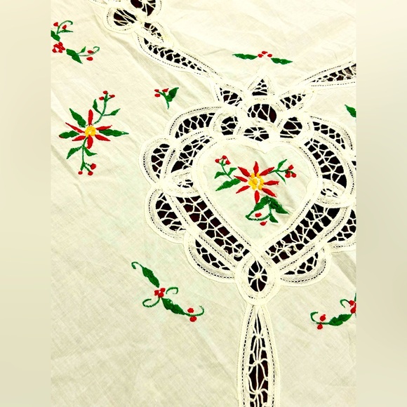 Heirloom Vintage Christmas Battenberg Lace embroidered tablecloth rectangle - Picture 5 of 12